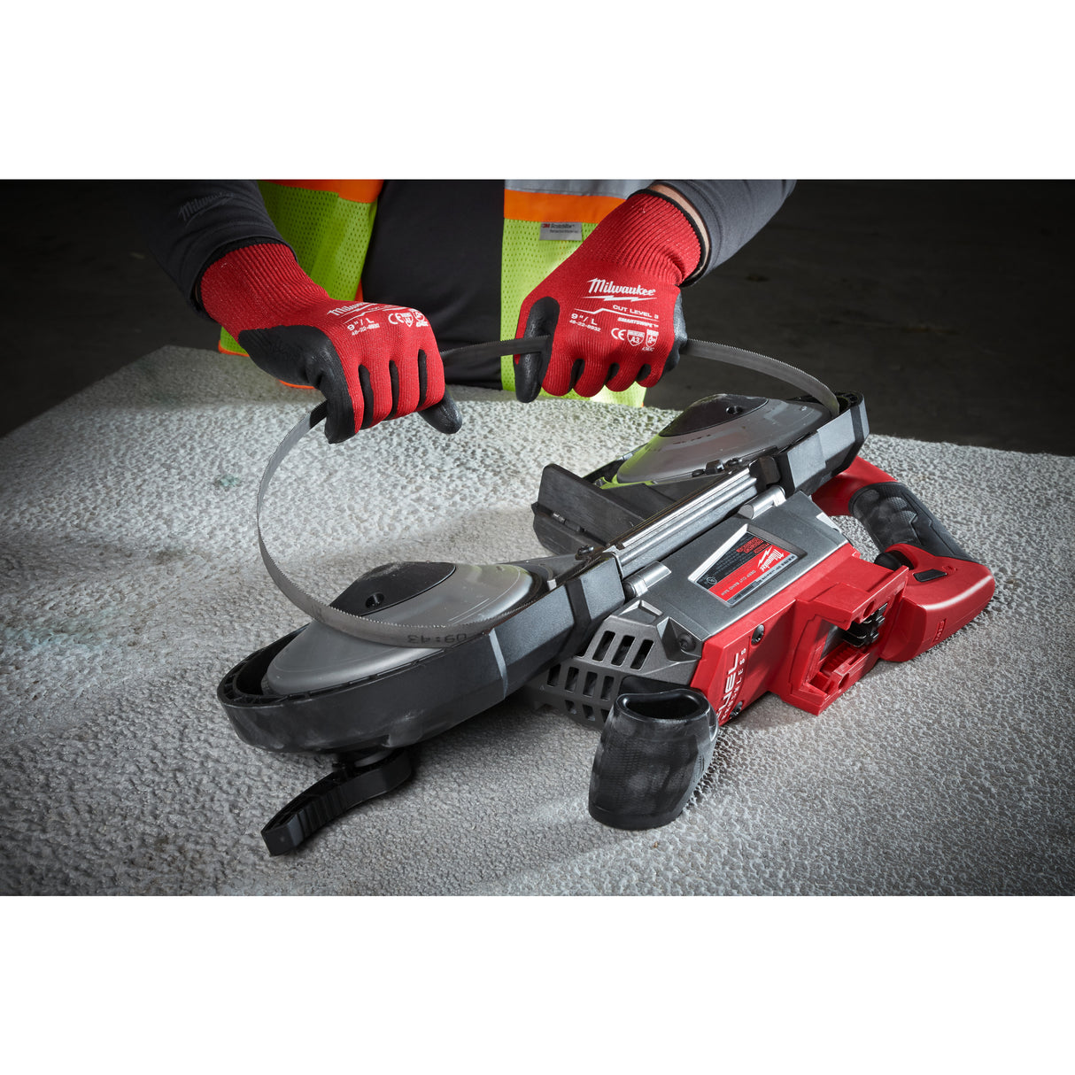 Milwaukee Schnittschutzhandschuhe 3/C Schwarz 10 / XL 4932471422 roteswerkzeug