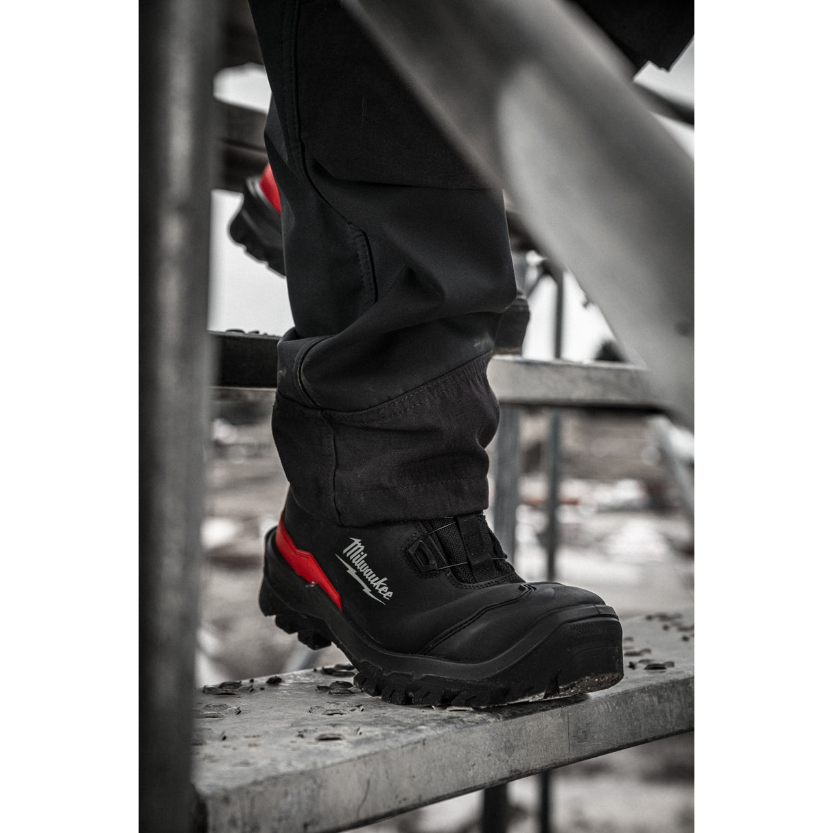 Milwaukee Sicherheits-Halbschuh BOA ARMOURTRED S3S Mikrofaser schwarz Größe 45 4932493789