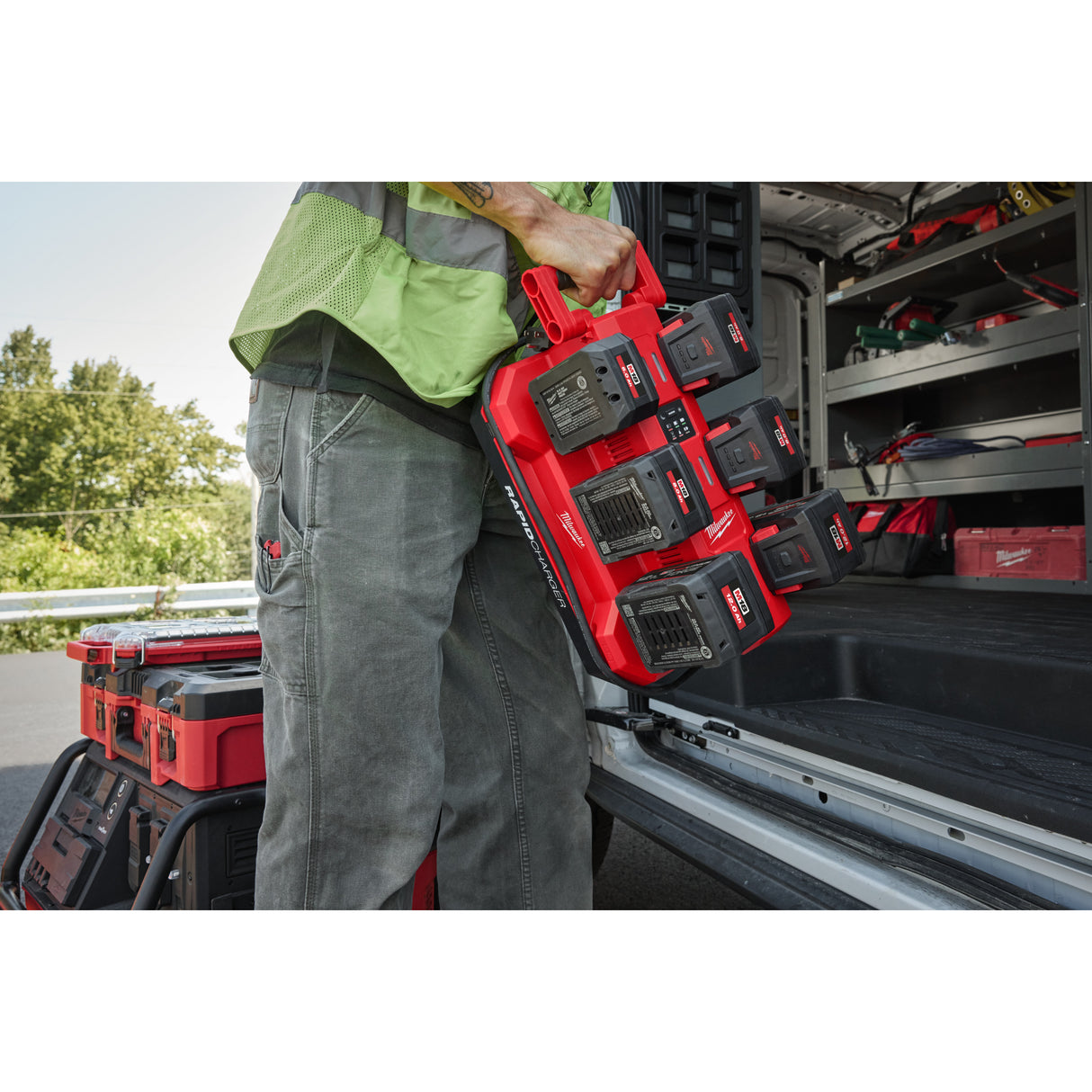 Milwaukee Sechsfach-Schnellladegerät M18MPC6 PACKOUT 4932498551