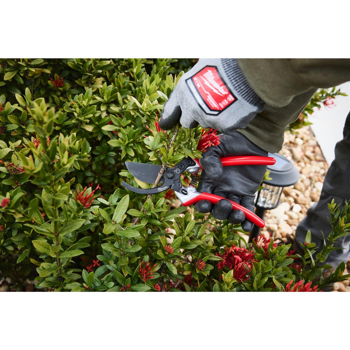 Milwaukee Bypass Gartenschere 25 mm 4932498621