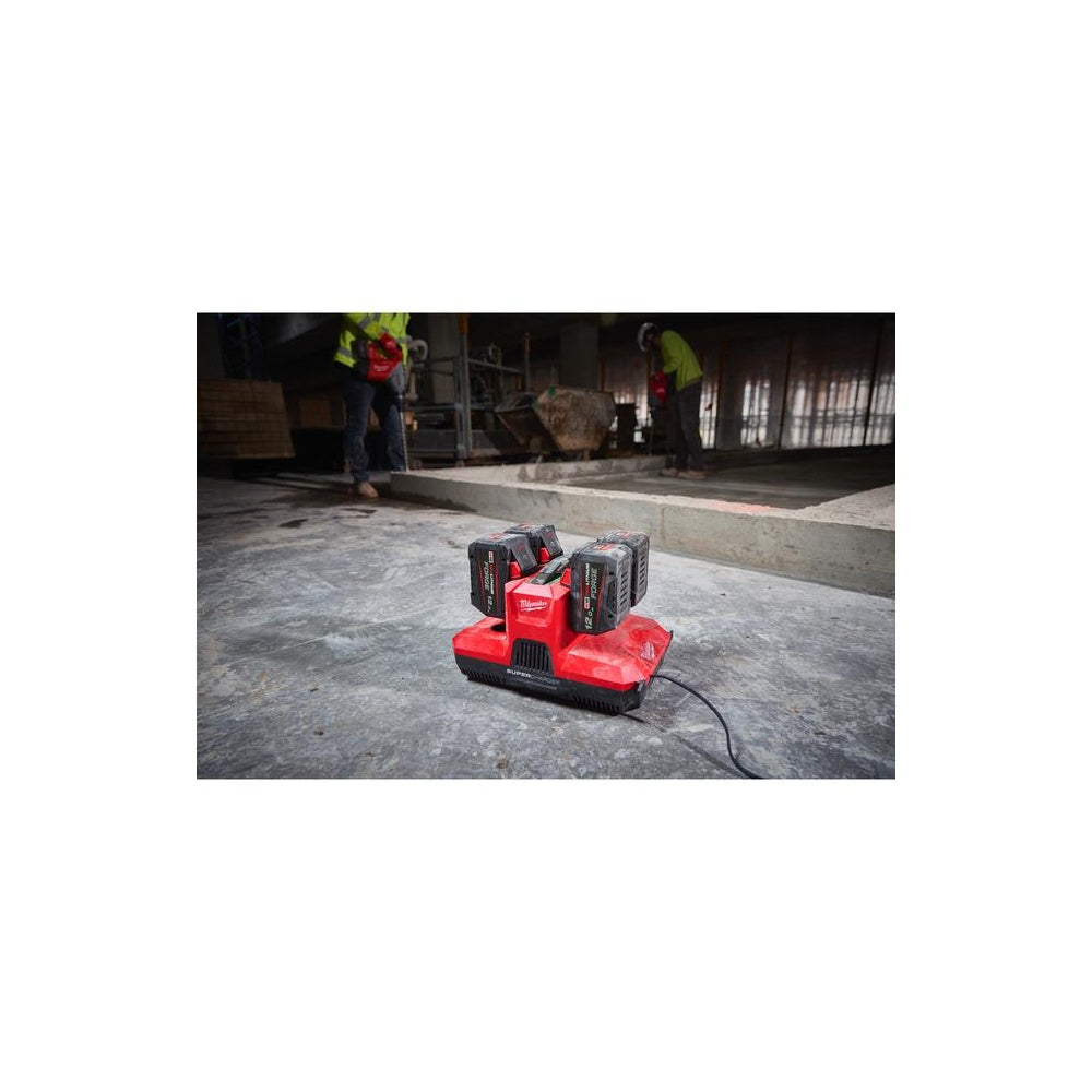 Milwaukee Mehrfach-Schnellladegerät M12-18MBPSC4 12 / 18 V 4932500142