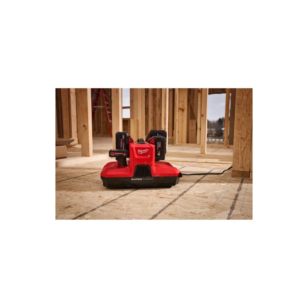 Milwaukee Mehrfach-Schnellladegerät M12-18MBPSC4 12 / 18 V 4932500142