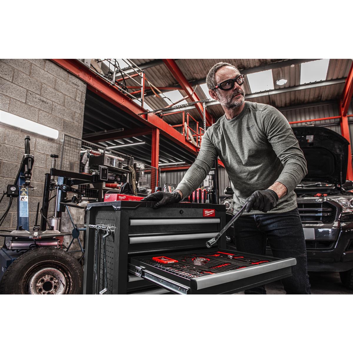 Milwaukee Werkstattwagen 69 cm / 27", grau 4932500740