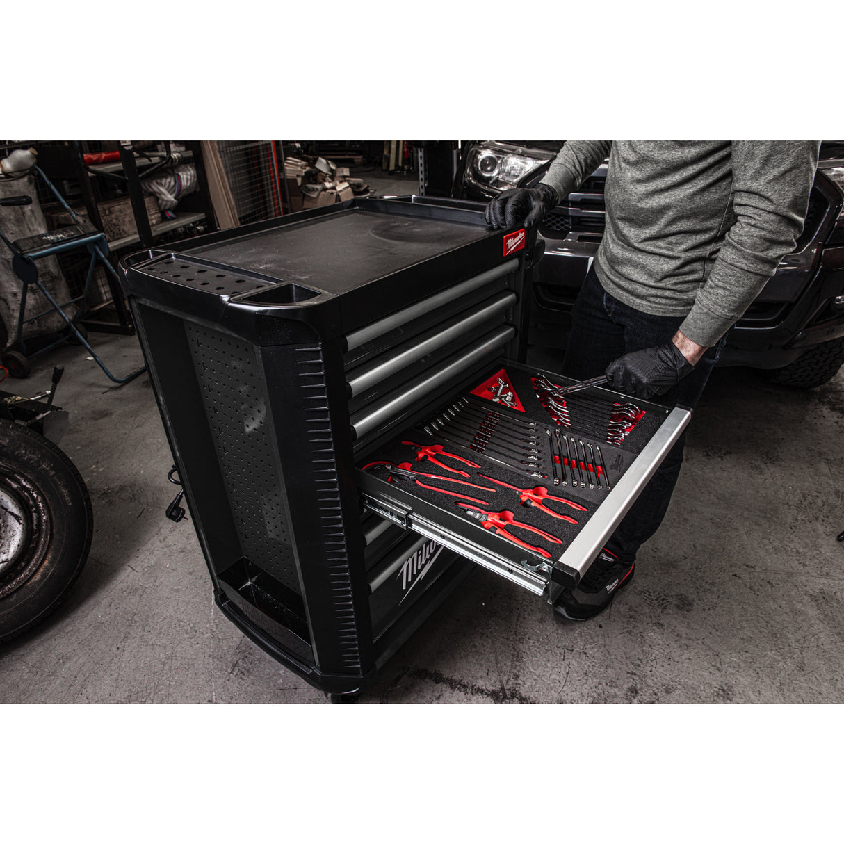 Milwaukee Werkstattwagen 30"/78cm TOOLGUARD bestückt (206) grau 4932500744