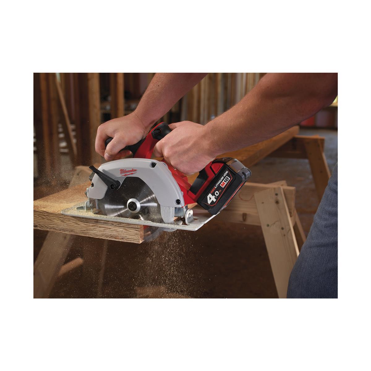 Scie circulaire sans fil Milwaukee HD18CS-402B 4933441400