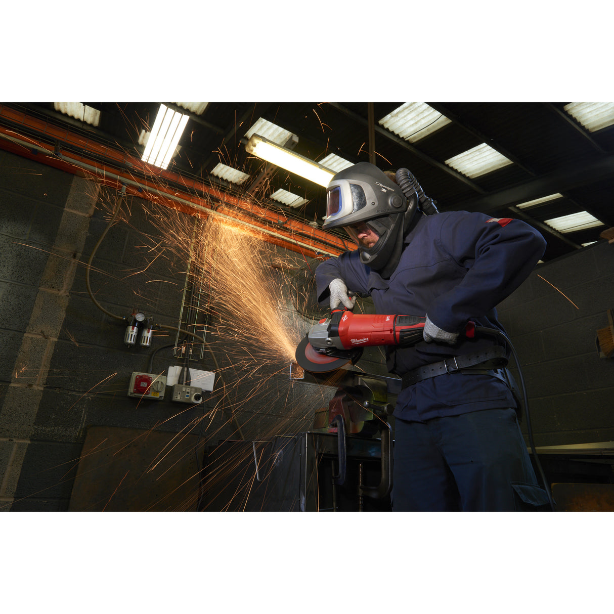 Milwaukee Winkelschleifer AGVKB-24-230 EKX 4933471463 roteswerkzeug