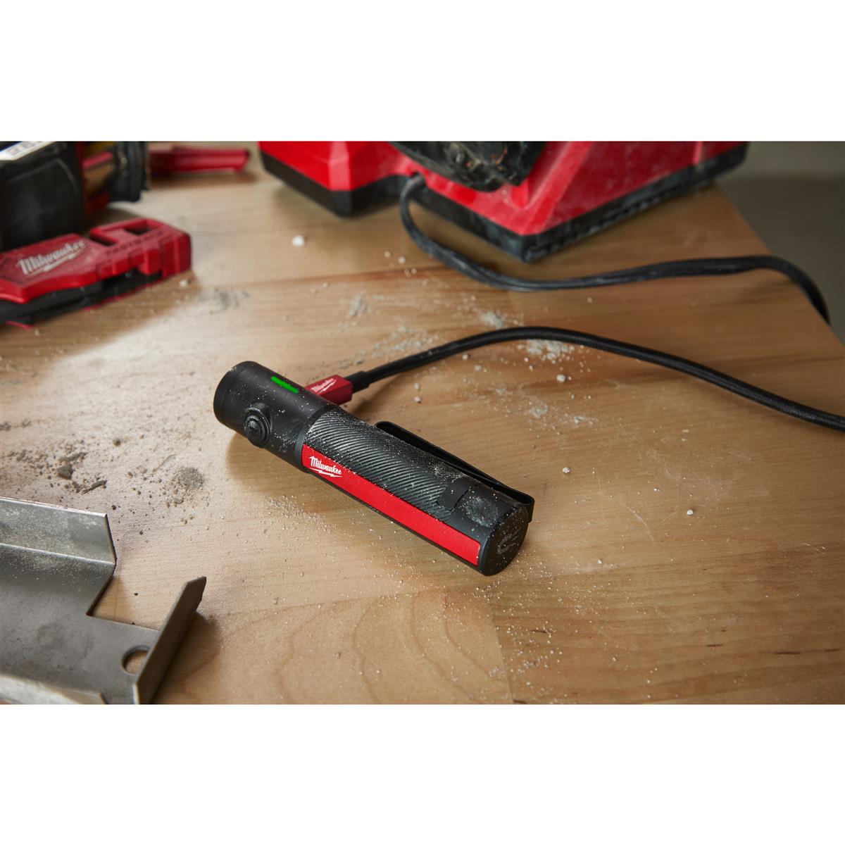 Lampe de poche à batterie USB Milwaukee IRFL500 4933478586