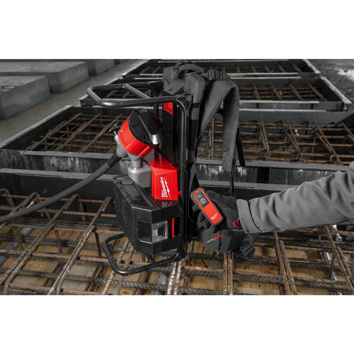 Milwaukee Akku-Betonverdichter MXFCVBP-0 4933479595