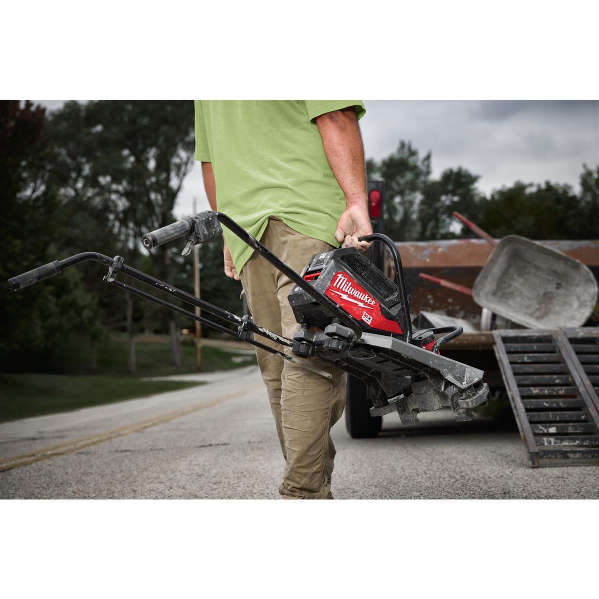 Milwaukee battery-powered vibrating screed MXFPSC-302 4933479772