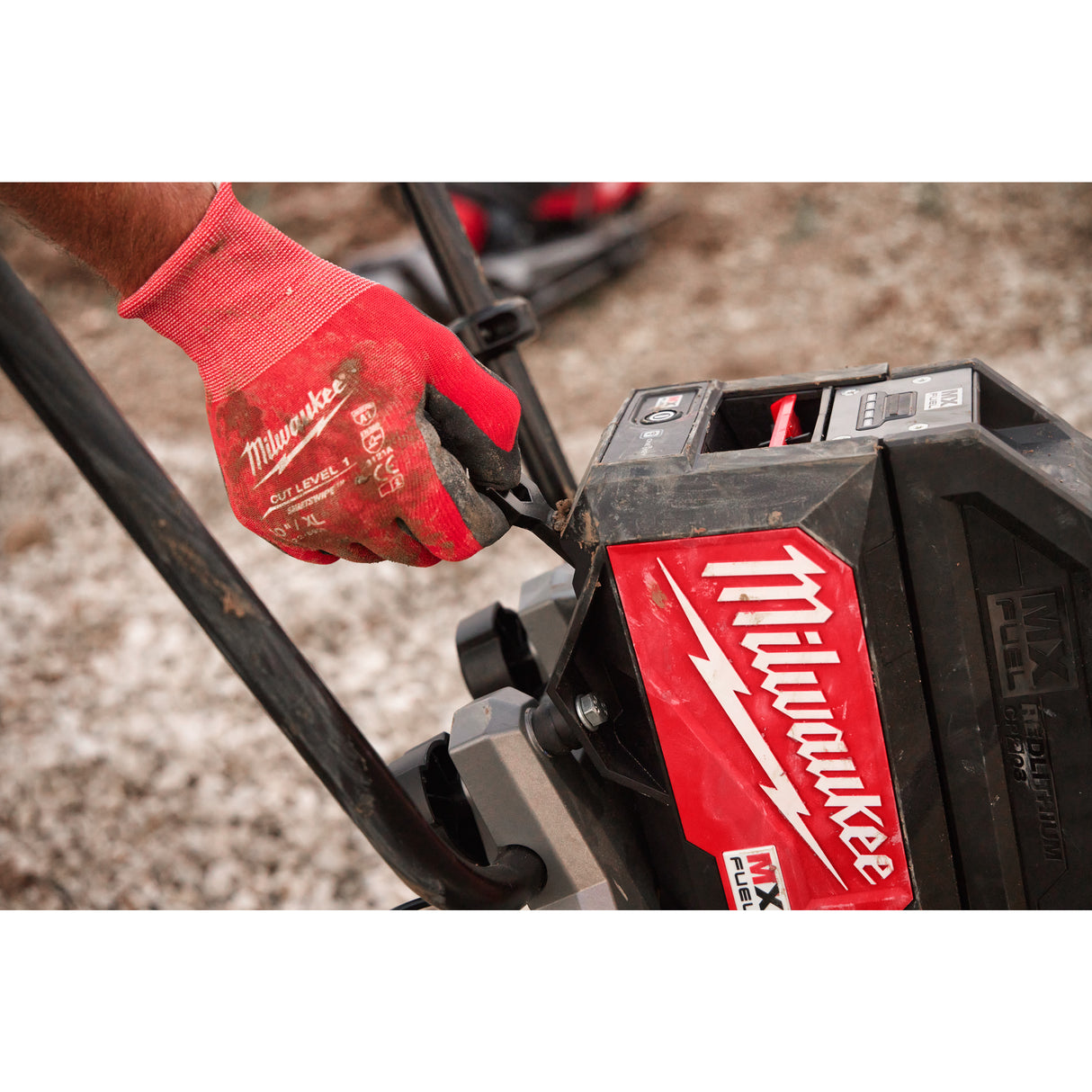 Milwaukee Akku-Vibrationsbohle MXFPSC-302 4933479772 roteswerkzeug