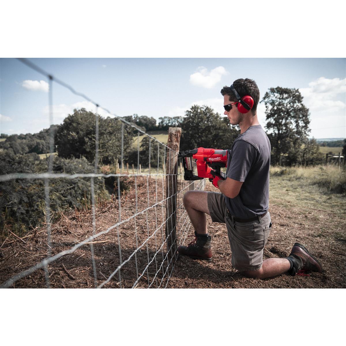Milwaukee cordless staple gun M18FFUS-0C 4933479834