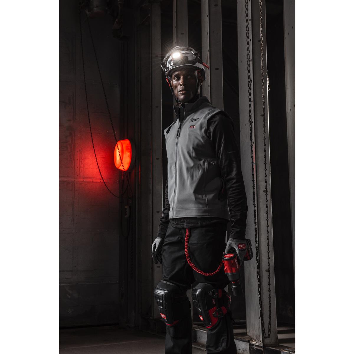 Milwaukee USB rechargeable headlamp L4BOLTHL-301 4933479902