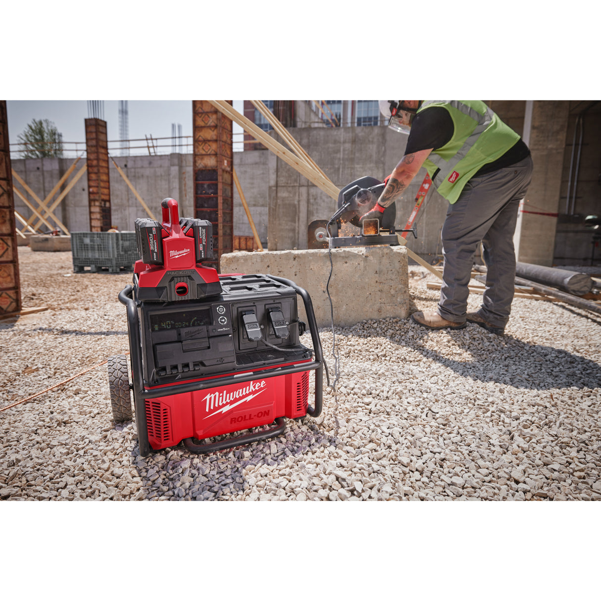 Milwaukee Mobiler Generator 2,5 kWh 4933492133