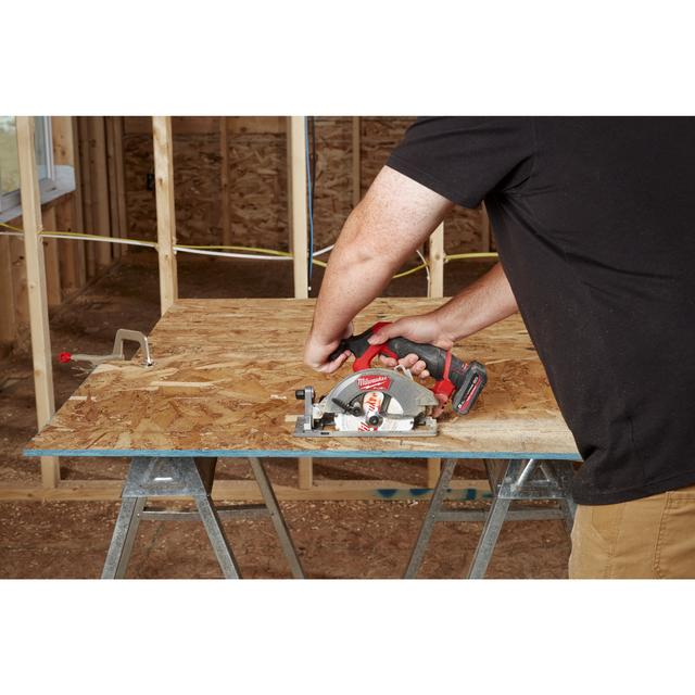 Scie circulaire sans fil Milwaukee M12FCS442-0 4933493488