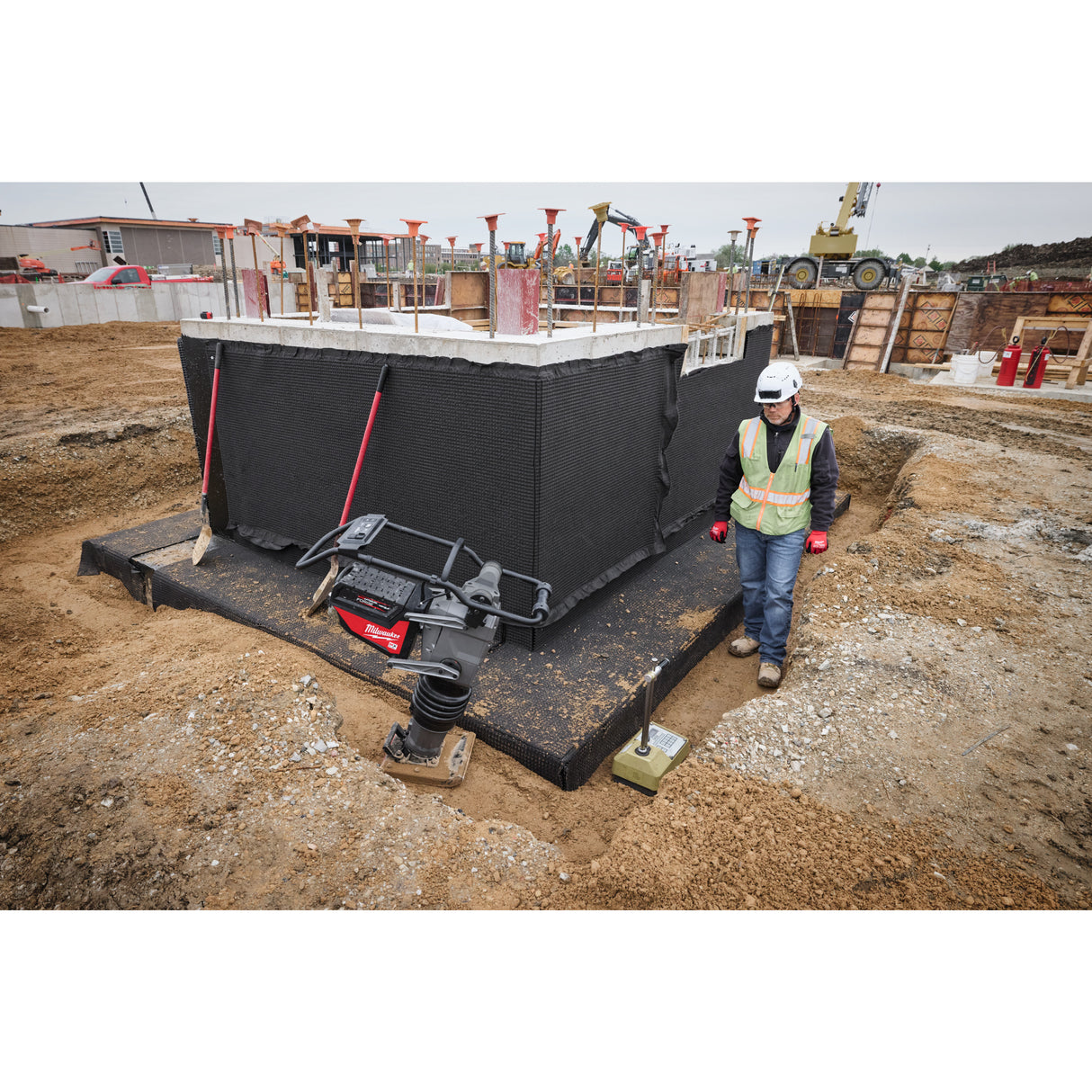 Milwaukee Akku-Stampfer MXFRAM60-0 XXX 4933498158