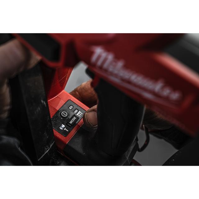 Milwaukee M18FN16GA-0 cordless nailer 4933499154