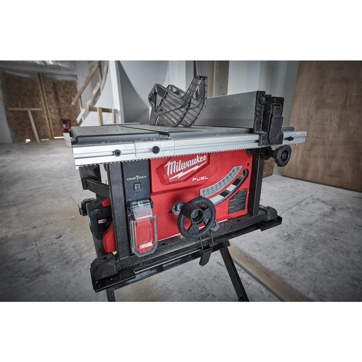 Milwaukee Akku-Tischkreissäge M18FTS210-121B IN2 4933499179