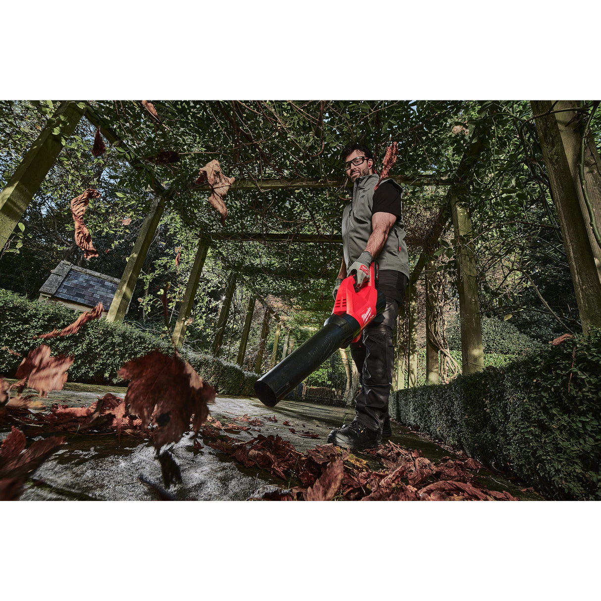 Milwaukee Akku-Gebläse M18FBLG3-802 Akku-Laubgebläse IN2 4933499233