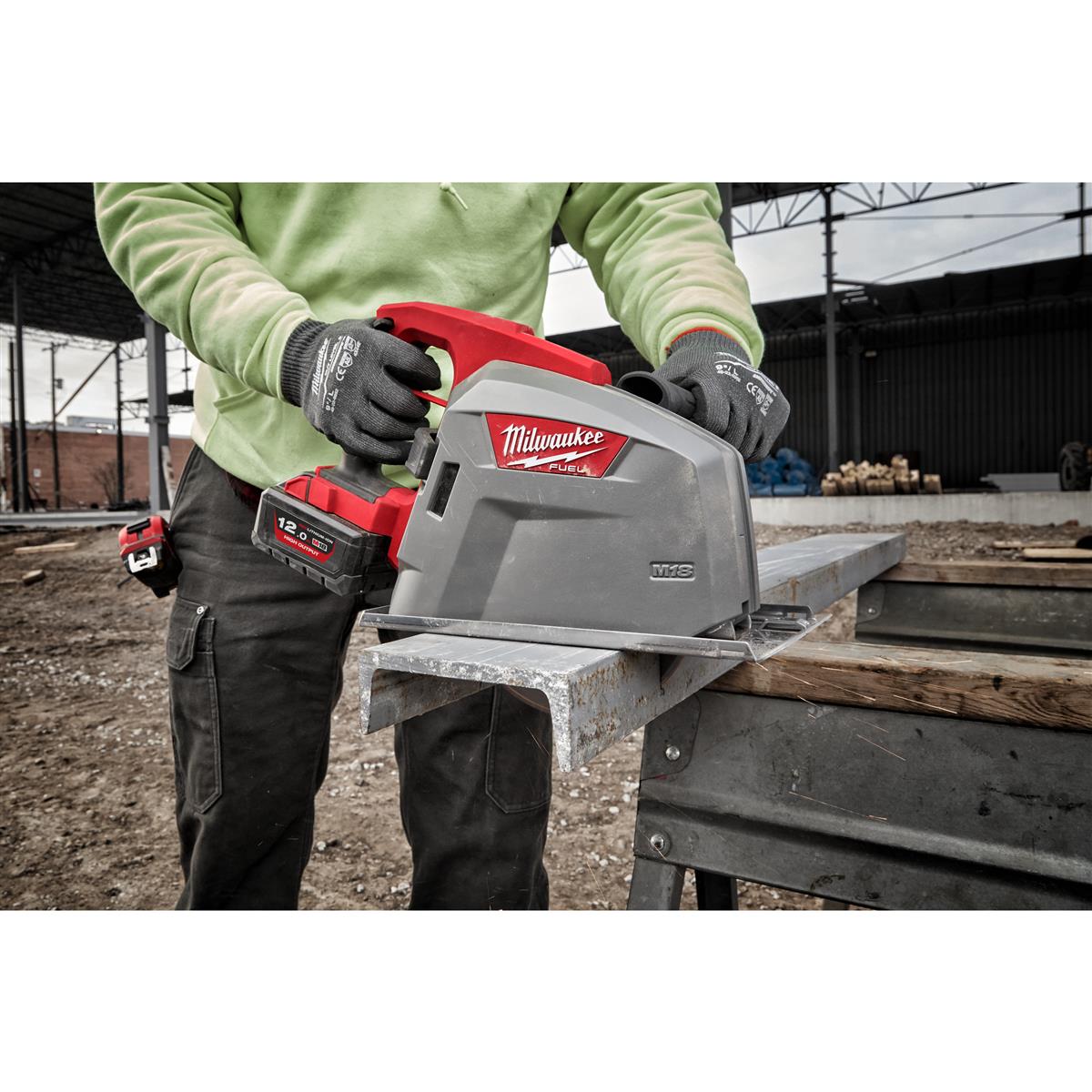 Milwaukee Akku-Metallkreissäge M18FMCS66-121C IN2 4933499243