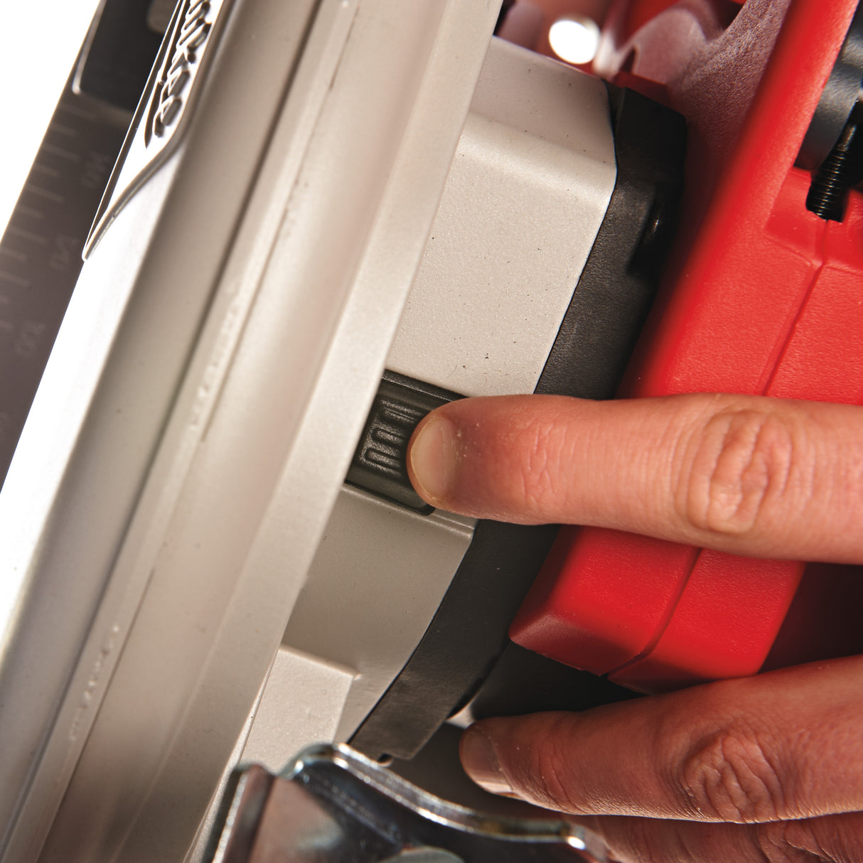 Milwaukee Kreissäge SCS65Q 638051 roteswerkzeug