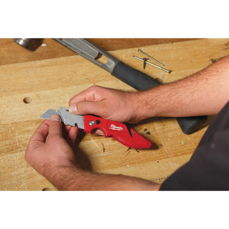 Milwaukee Klappmesser FASTBACK 4932471358 roteswerkzeug