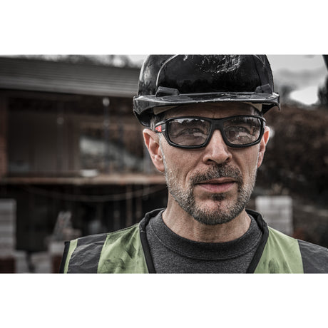 Milwaukee Schutzbrille PERFORMANCE 4932478908 roteswerkzeug