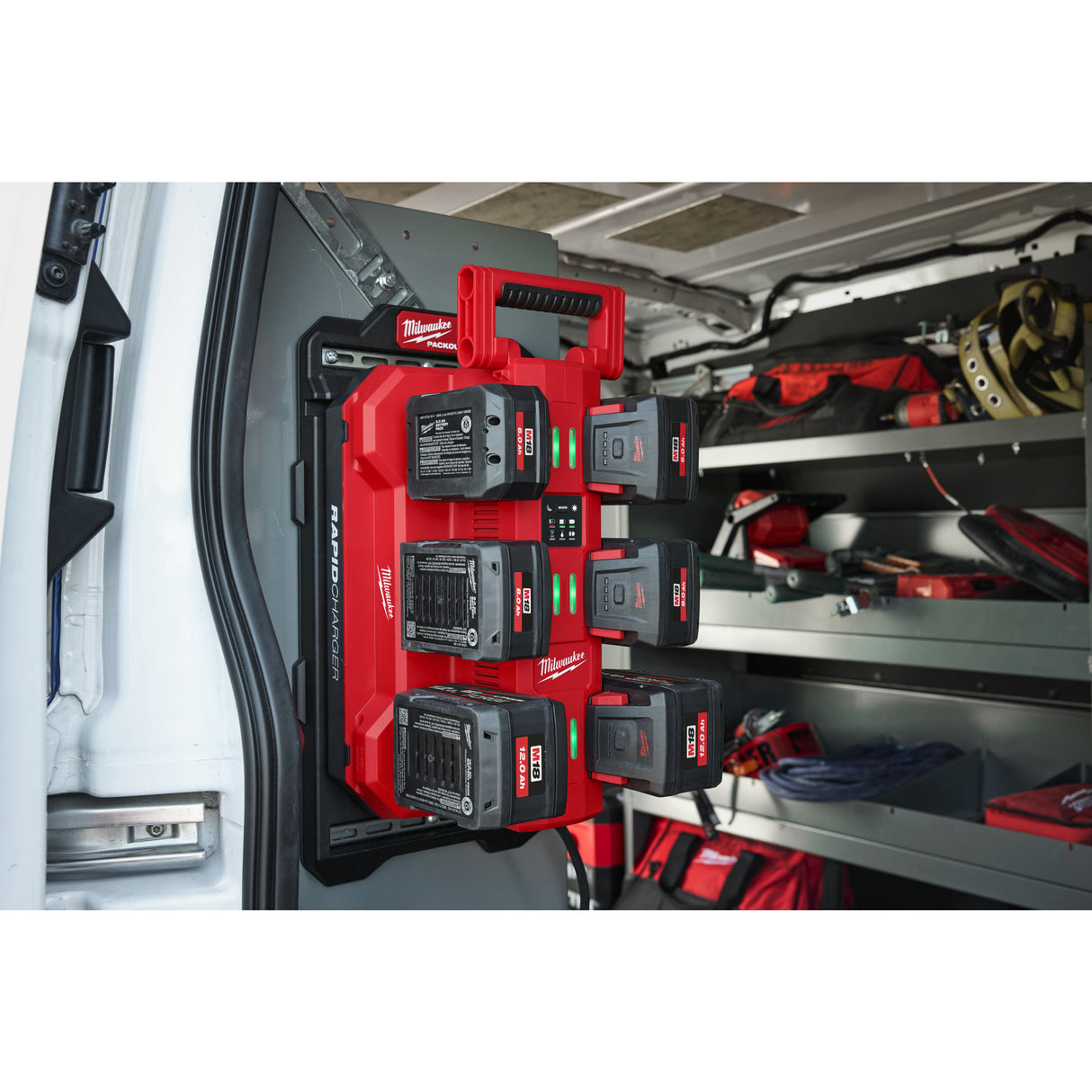 Milwaukee Sechsfach-Schnellladegerät M18MPC6 PACKOUT 4932498551