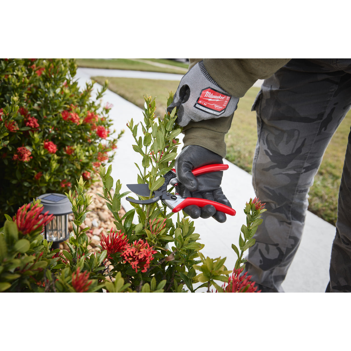 Milwaukee Bypass Gartenschere 20 mm 4932498622