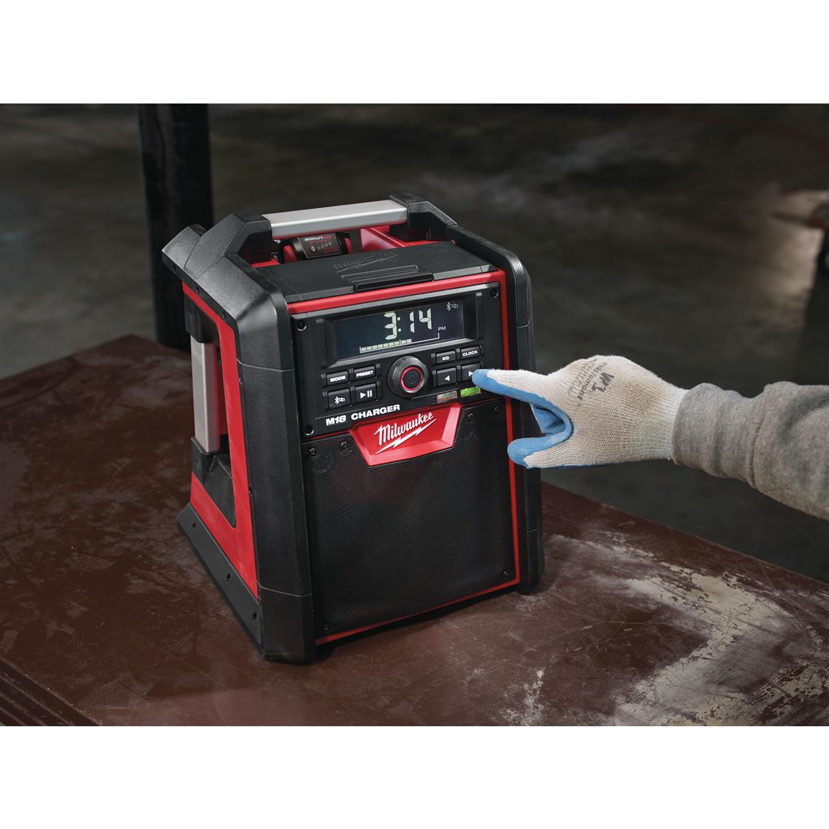 Milwaukee mains/battery radio M18RC-0 4933446639