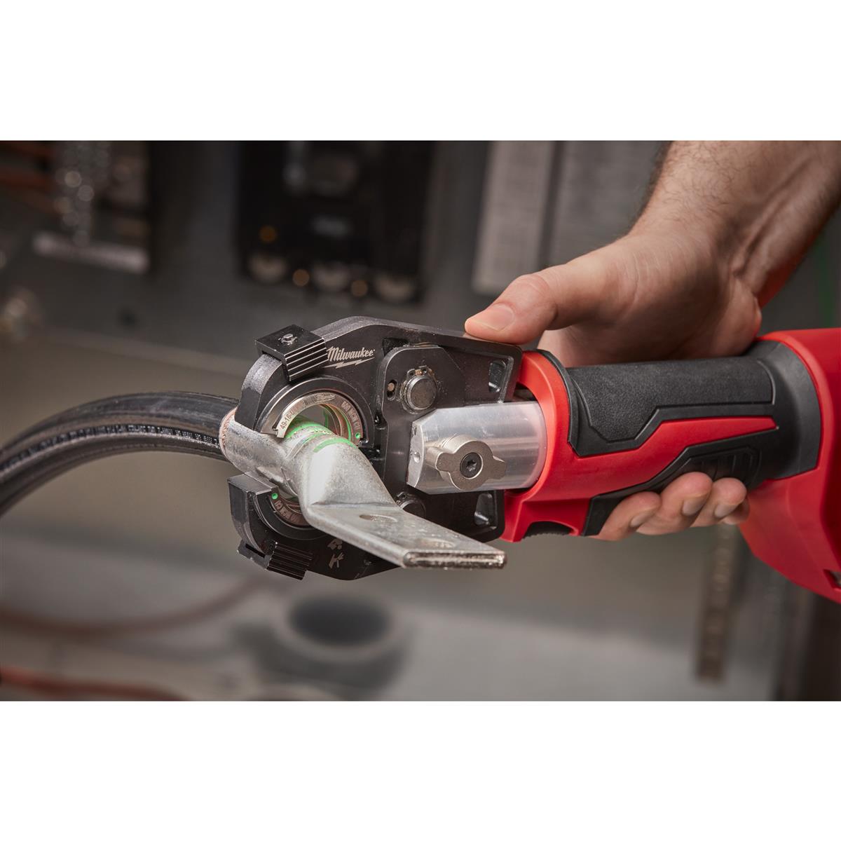 Outil de presse sans fil Milwaukee M18HCCT-201C 4933451194