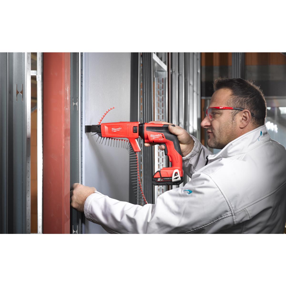 Tournevis pour cloisons sèches sans fil Milwaukee avec chargeur M18FSGC-202X 4933459199