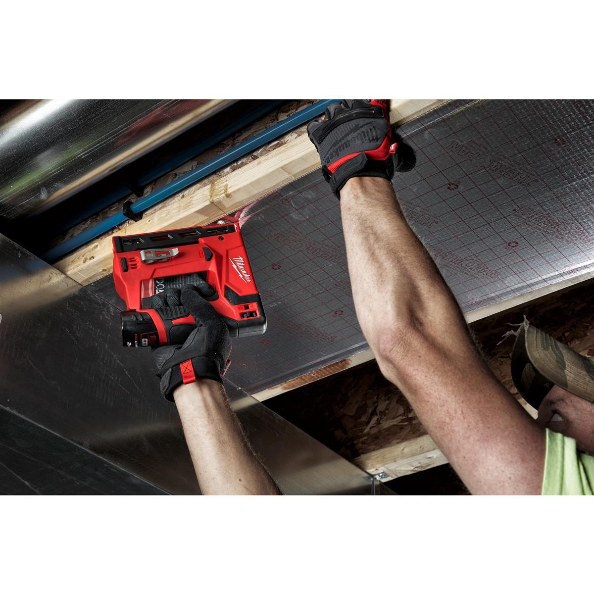 Milwaukee cordless staple gun M12BST-202X 4933459635