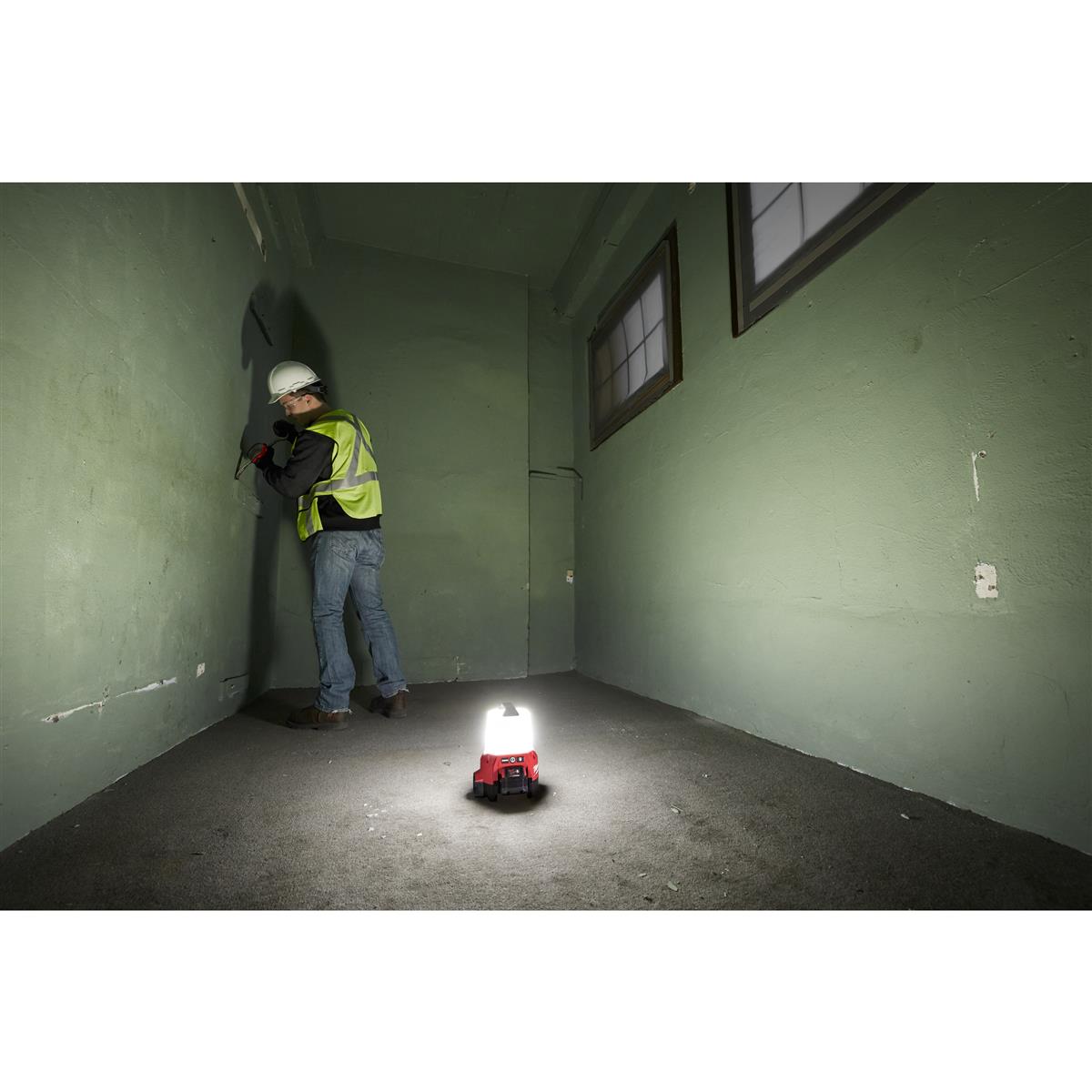 Milwaukee battery flood spotlight M18TAL-0 4933464134