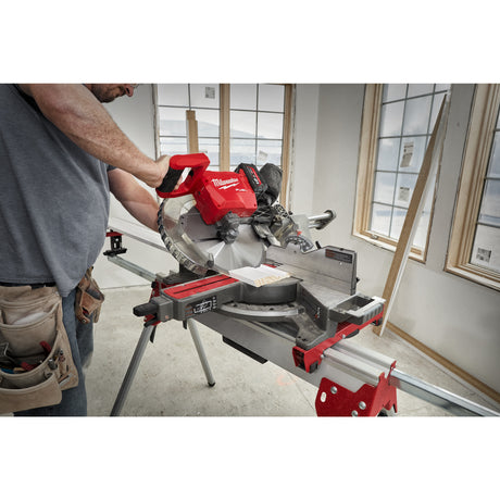 Milwaukee Akku-Kapp-Gehrungssäge M18FMS305-121 4933471122 roteswerkzeug