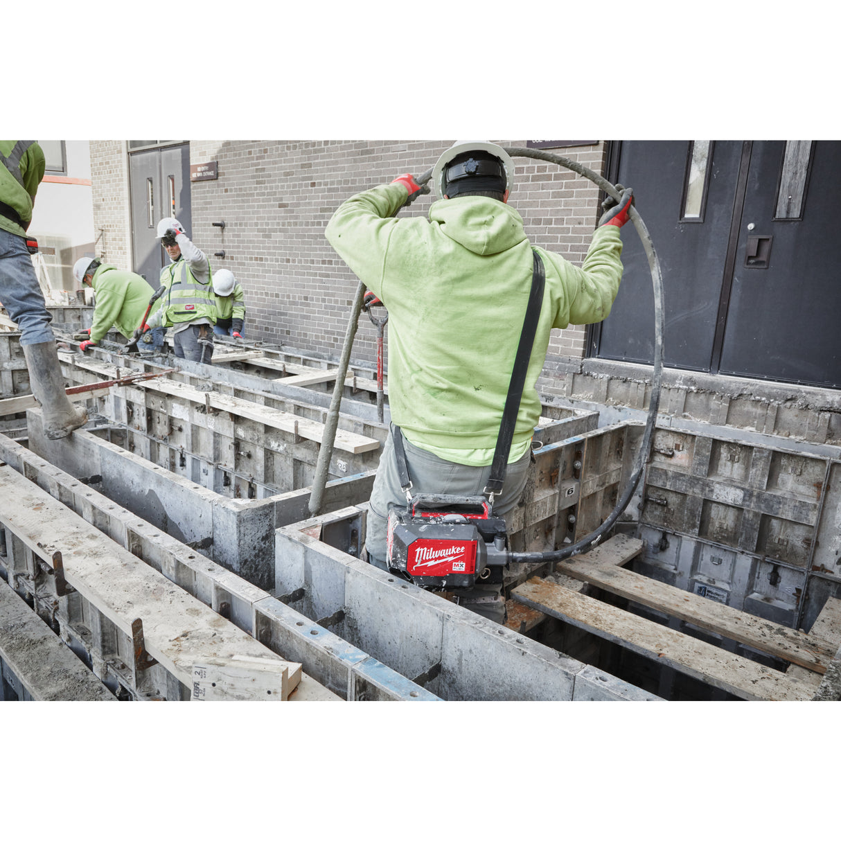 Milwaukee Akku-Betonverdichter MXFCVBC-0 4933479607 roteswerkzeug