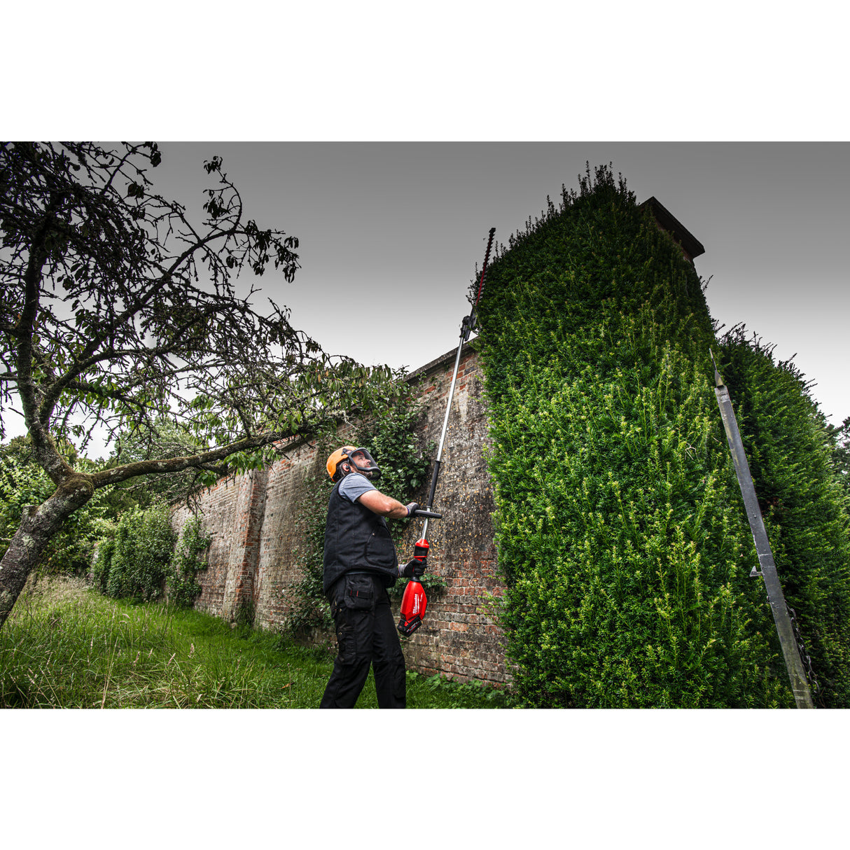 Milwaukee Akku-Stabheckenschere M18FHETE27-802 IN2 4933492911