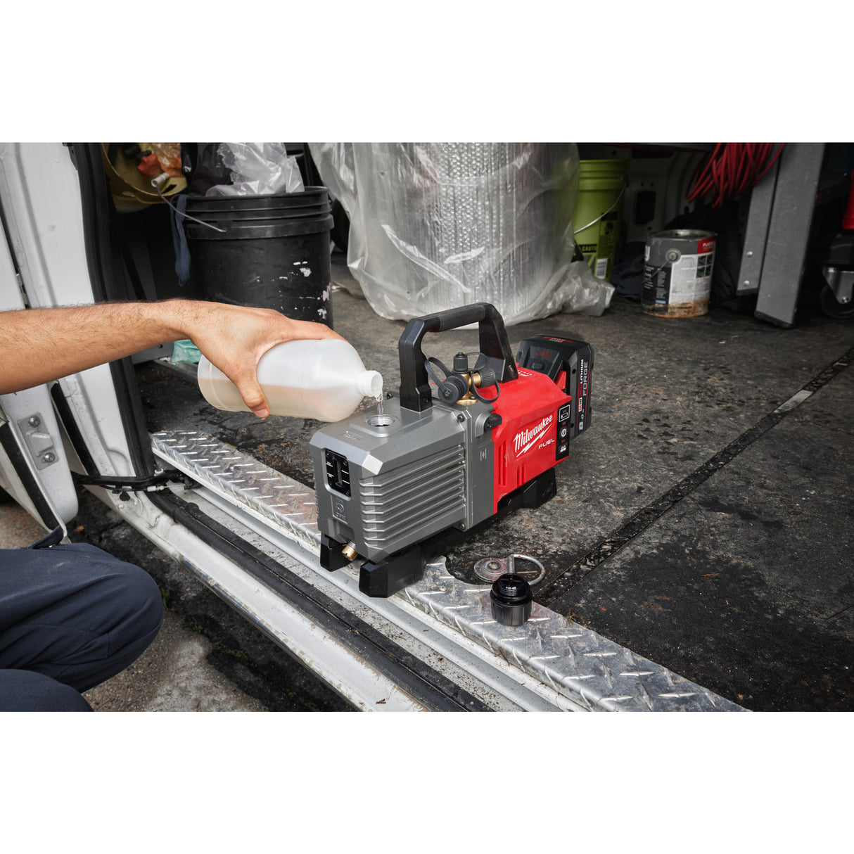 Milwaukee Akku-Vakuum Pumpe M18FVP5-801 Vakuumpumpe IN2 4933499248