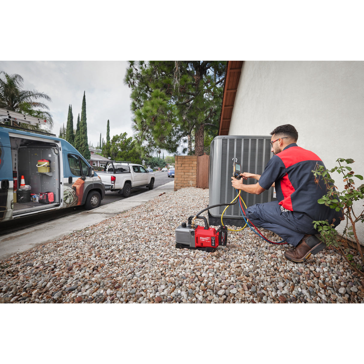 Milwaukee Akku-Vakuum Pumpe M18FVP5-801 Vakuumpumpe IN2 4933499248