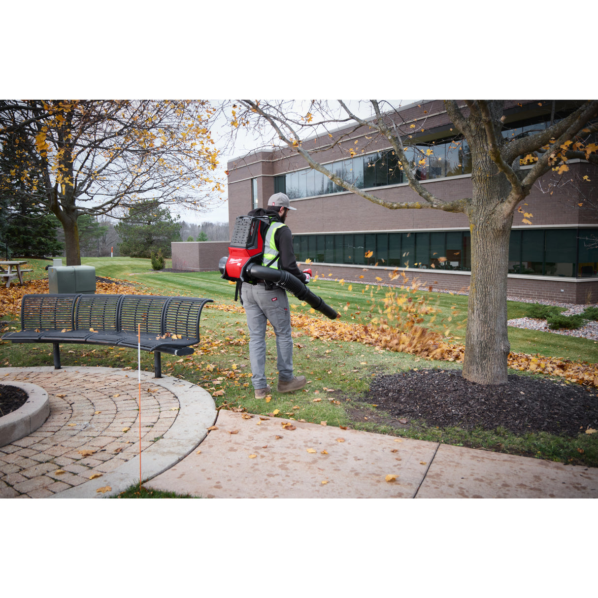 Milwaukee Akku-Rucksackgebläse MXF BPB-0 AK.rückentrgbr.LAUBBLAESER XXX 4933500235